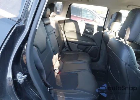 2018 Jeep Compass Latitude 4X4 z USA, uszkodzony, nr VIN 3C4NJDBB5JT175891